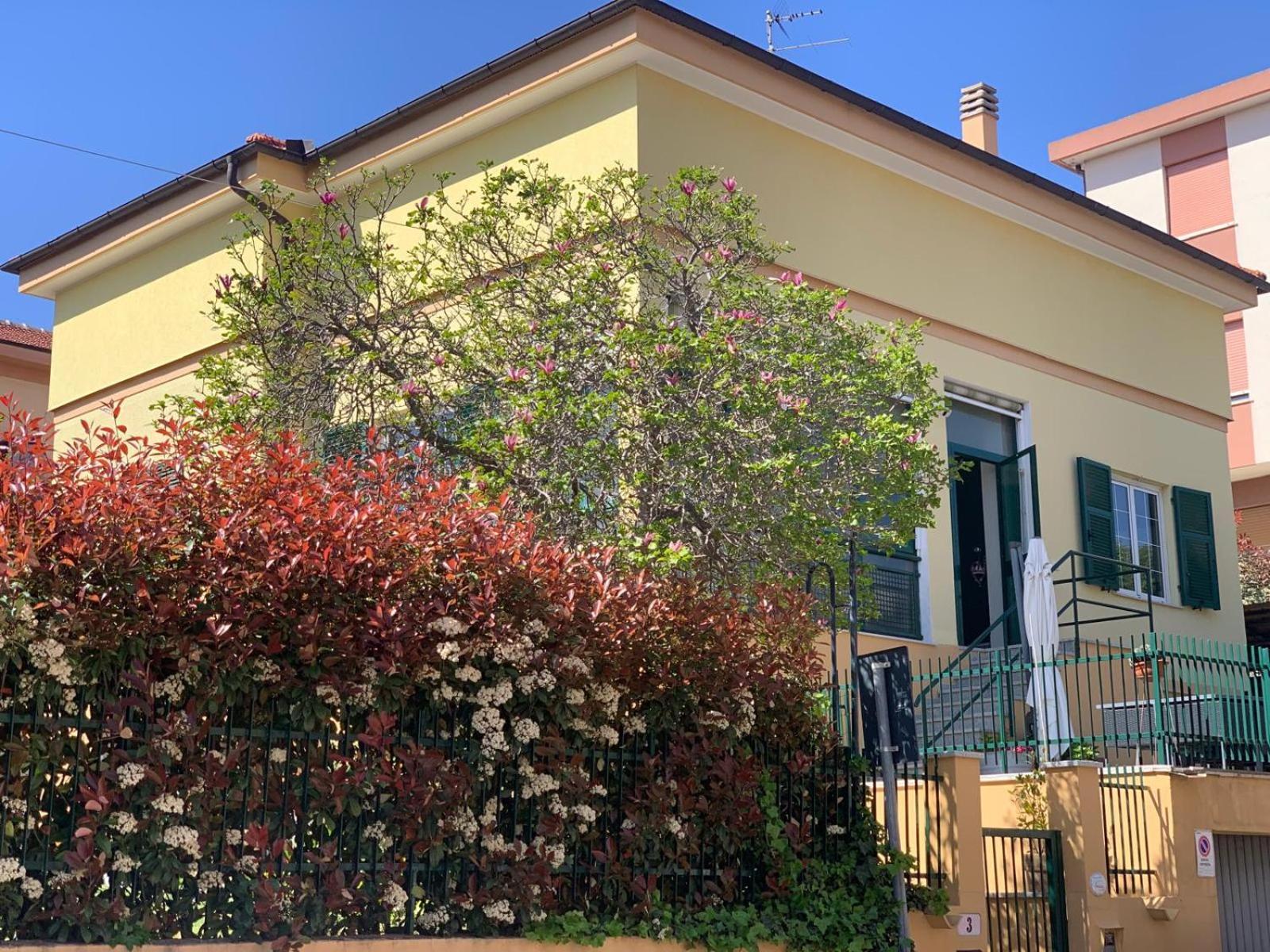B&B La Magnolia Савона Экстерьер фото